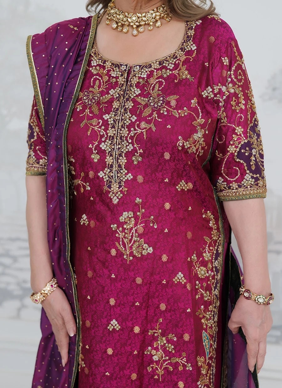 Bita Magenta Kurta pakistani fashion outfit in purple tones.